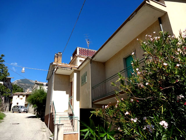 Property for sale in Civitella Messer Raimondo