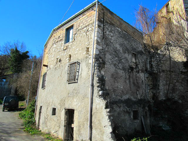 Property for sale in Civitella Messer Raimondo