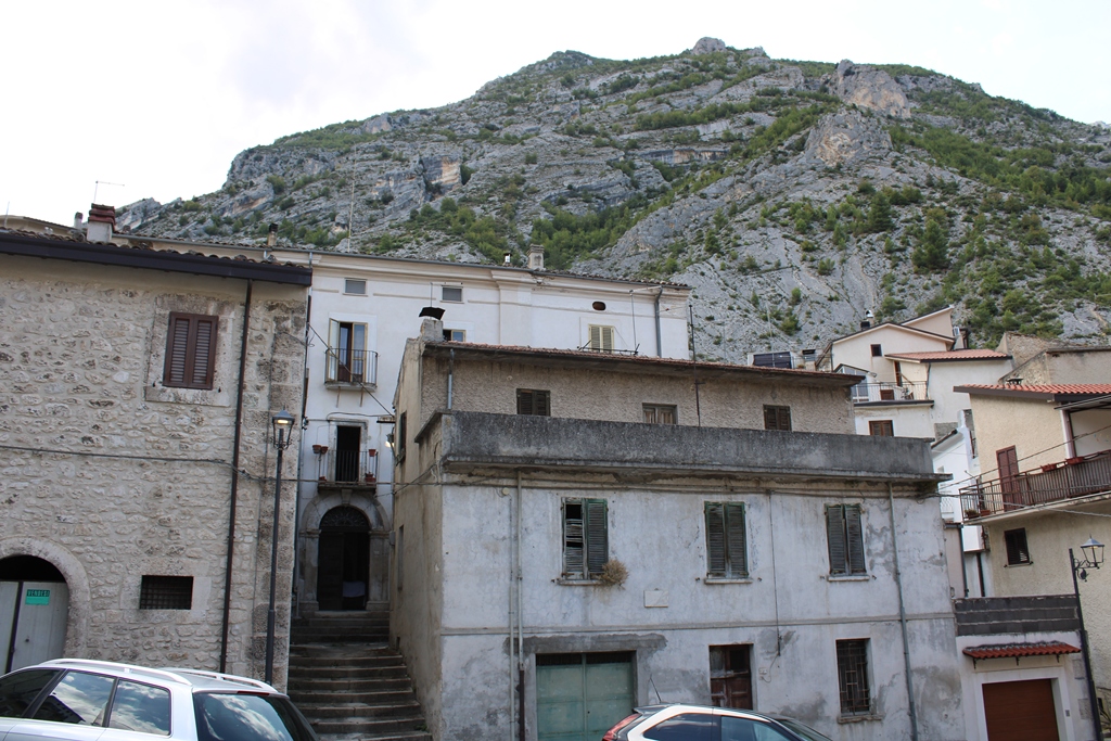 Property for sale in Fara San Martino