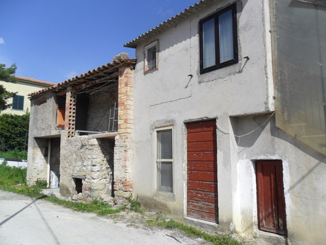 Property for sale in Roccascalegna