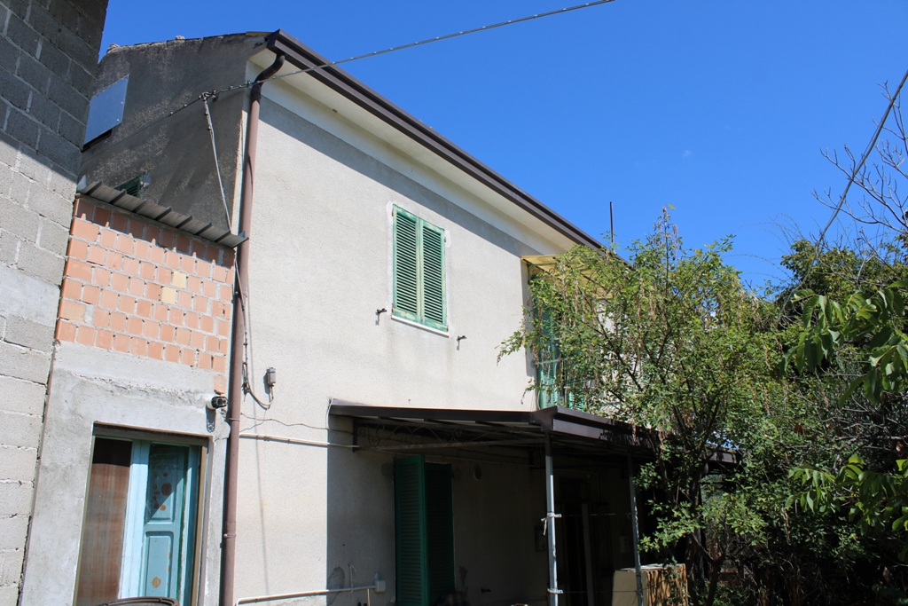 Property for sale in Roccascalegna
