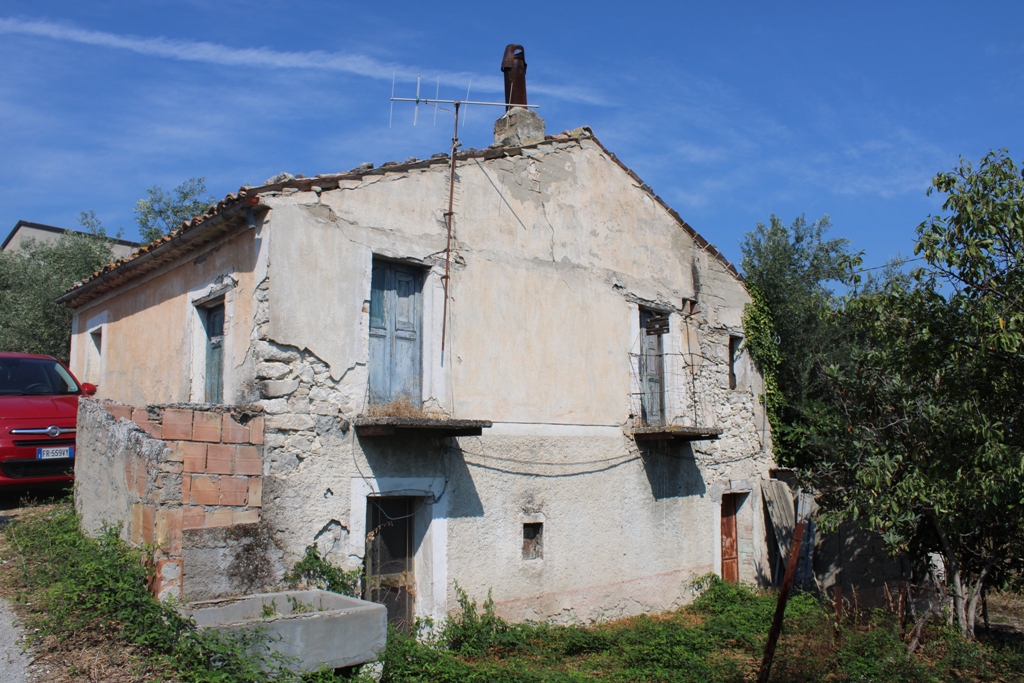 Property for sale in Roccascalegna