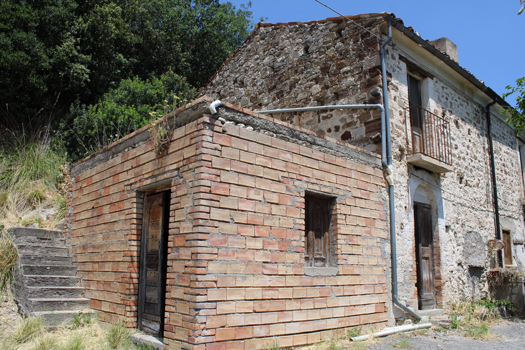 Property for sale in Roccascalegna