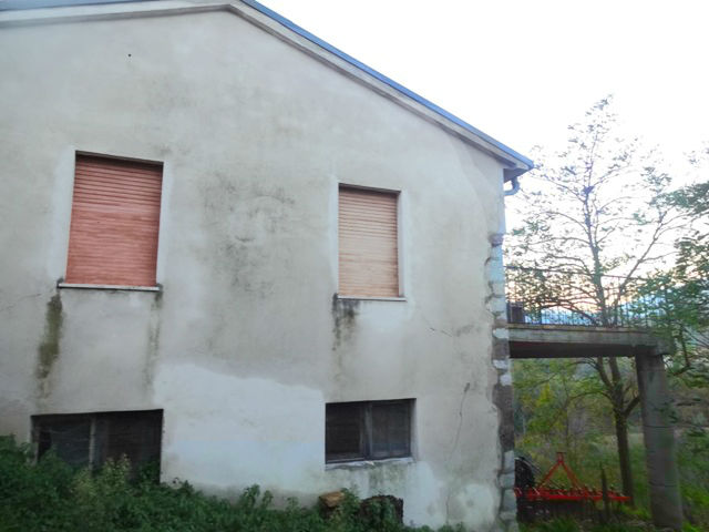 Property for sale in Roccascalegna