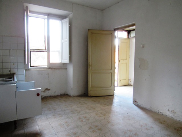 Property for sale in Taranta Peligna